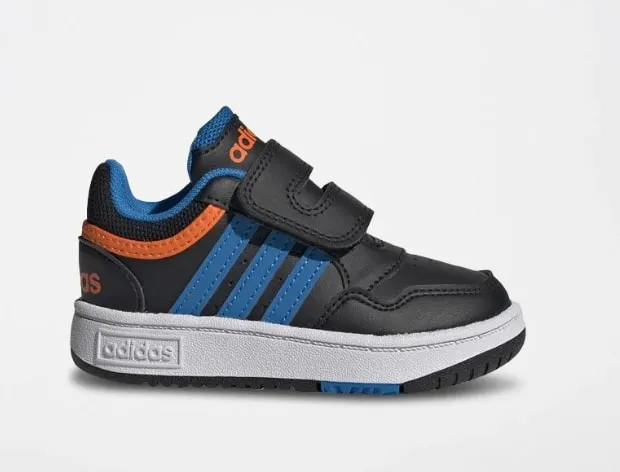 Zapatillas Adidas con hasta 80% de descuento