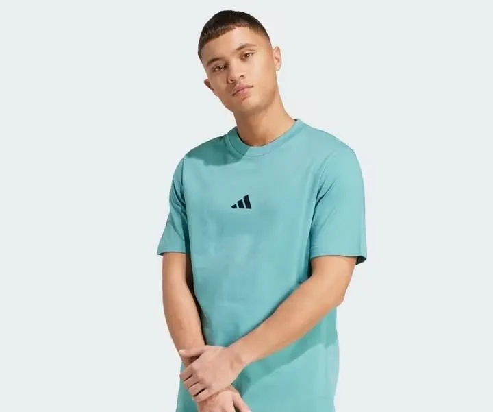 Camiseta Adidas Essentials Single Jersey con Logo Pequeño