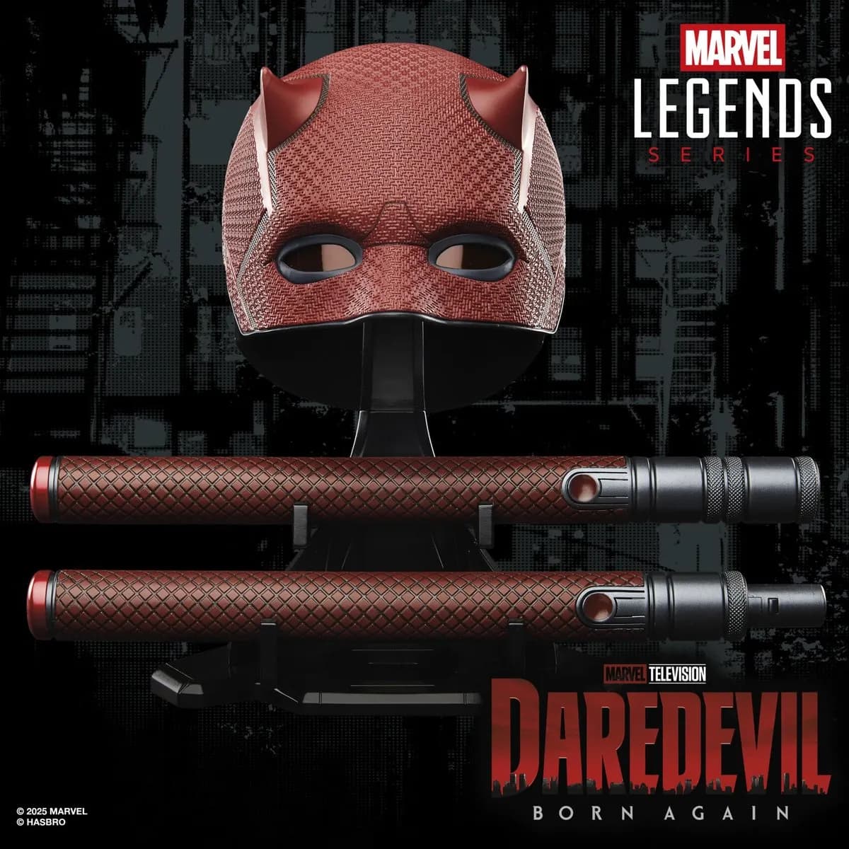 Máscara Premium Marvel Legends Daredevil: Born Again con Bastón de Combate